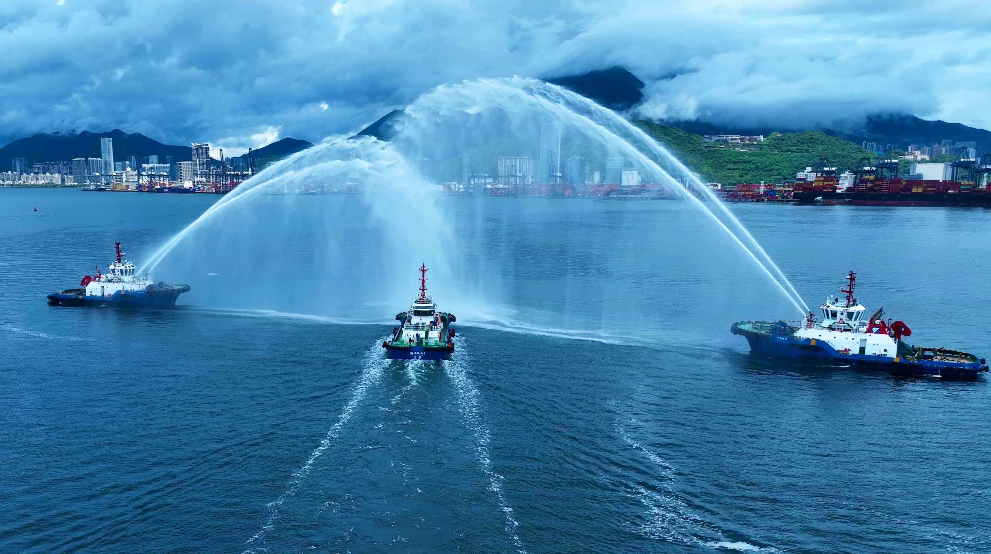 深港电拖1抵达深圳